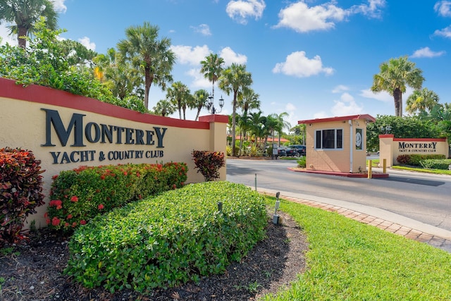 view of community / neighborhood sign