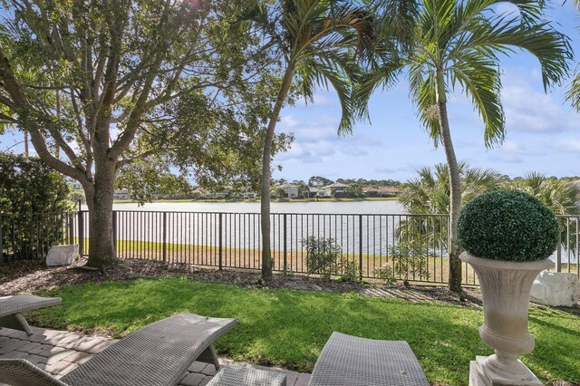 view of yard featuring a water view