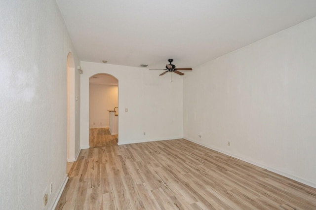 empty room featuring light hardwood / wood-style floors and ceiling fan