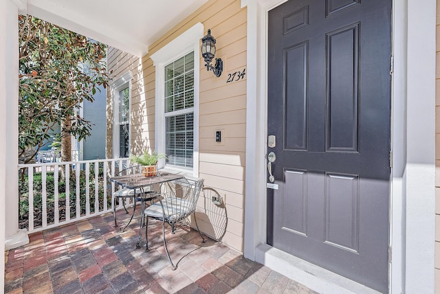 property entrance with covered porch