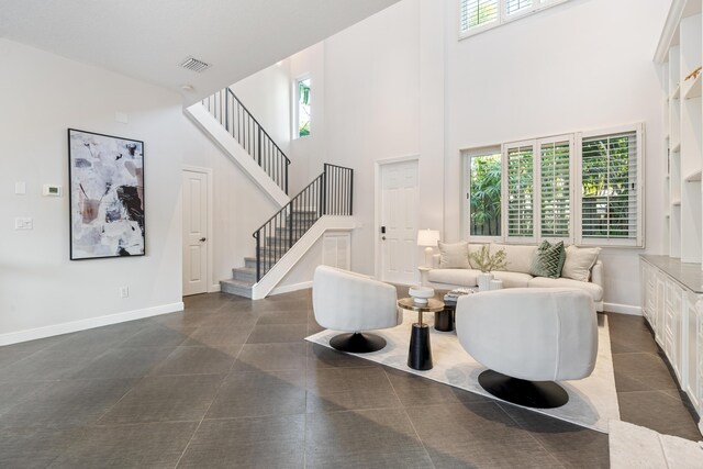 1307 SE 2nd St, Fort Lauderdale, FL 33301 - living room featuring a healthy amount of sunlight and a towering ceiling