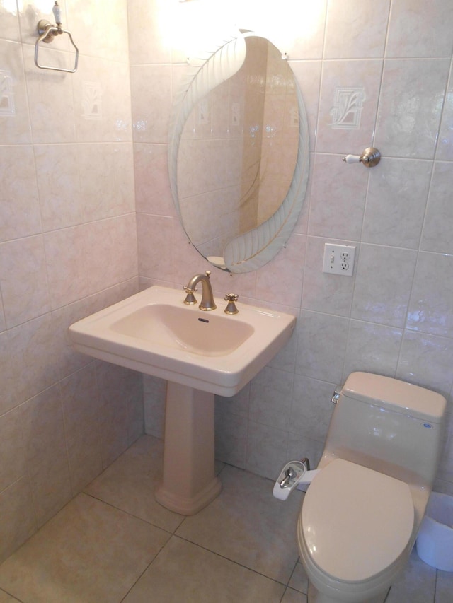 bathroom featuring tile patterned flooring and tile walls