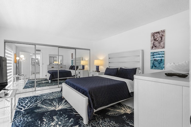 bedroom featuring a textured ceiling and a closet