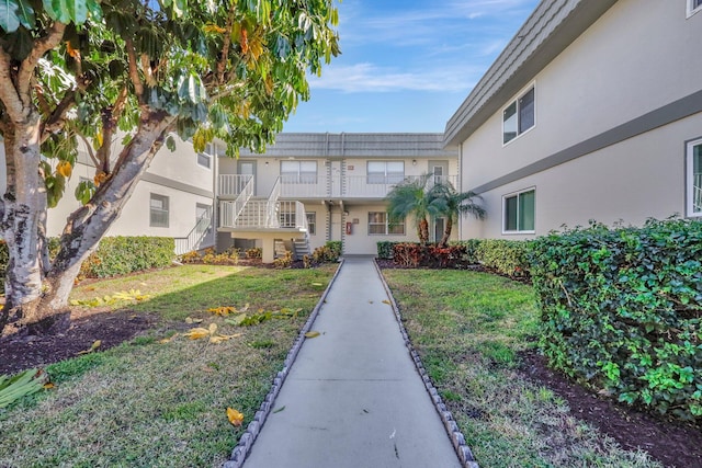 exterior space featuring a front yard