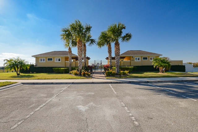 view of front of house with a front lawn