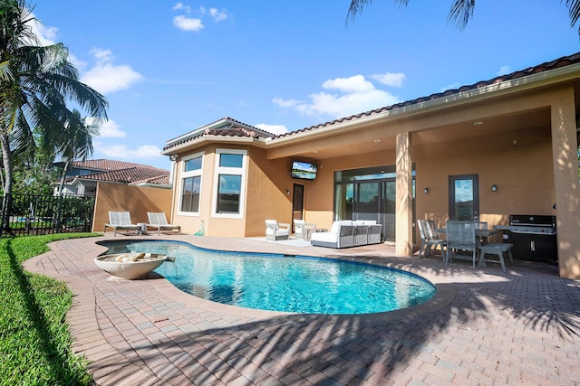 view of swimming pool featuring a patio and an outdoor hangout area