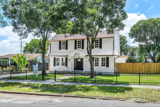 view of front of property with a front yard