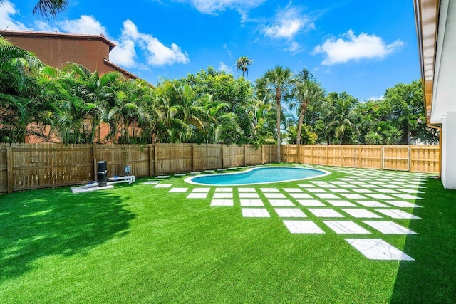 view of yard with a fenced in pool