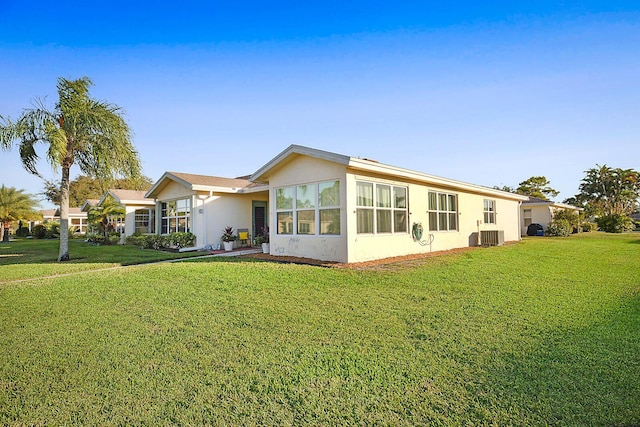 view of front of house featuring a front yard