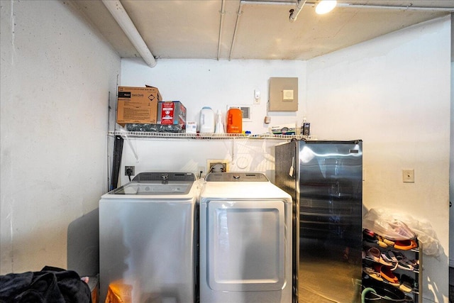 washroom featuring washing machine and clothes dryer