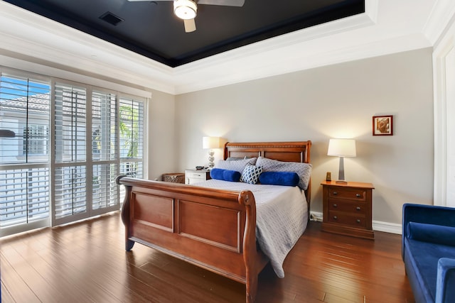 bedroom featuring dark hardwood / wood-style floors, ceiling fan, and crown molding