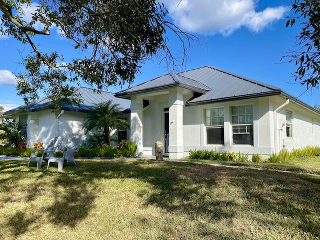 view of front of home with a front lawn