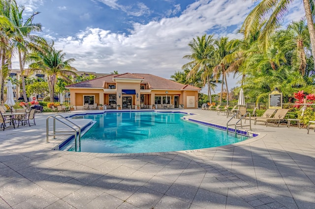 view of swimming pool featuring a patio