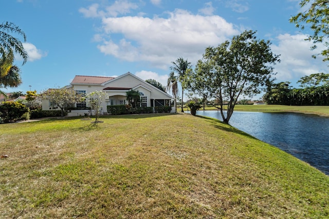 view of yard featuring a water view