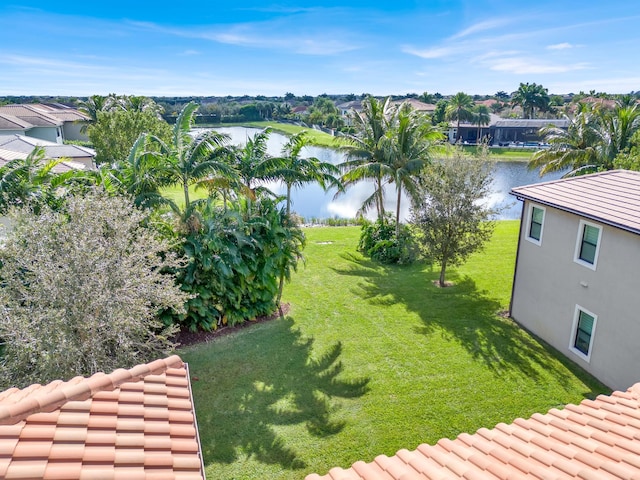 view of yard featuring a water view