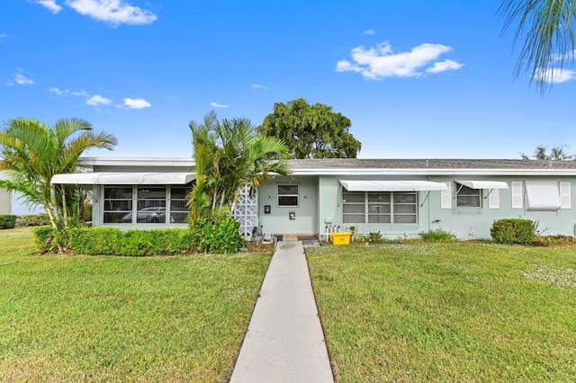 single story home with a front lawn