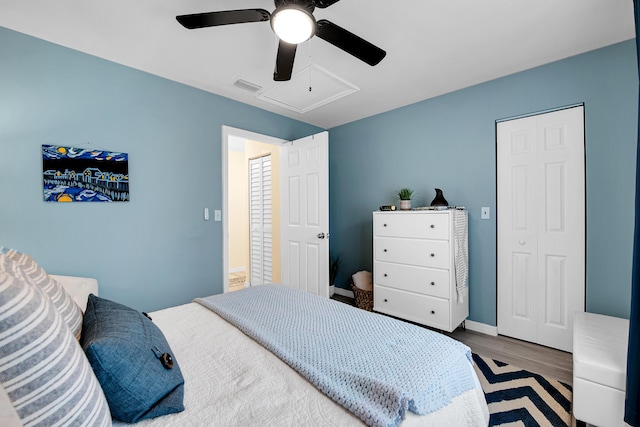 bedroom with hardwood / wood-style flooring, ceiling fan, and a closet