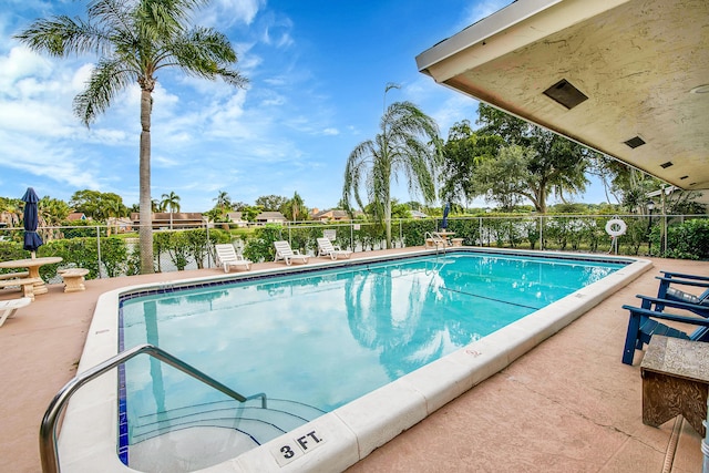 view of swimming pool