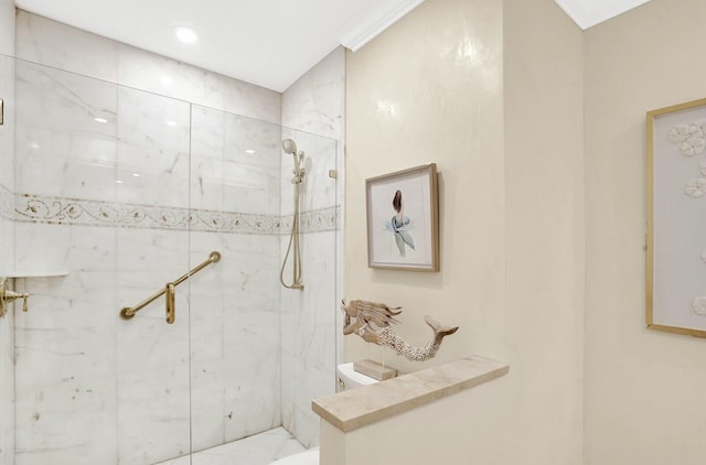 bathroom featuring tiled shower