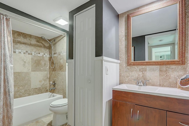 full bathroom with shower / tub combo with curtain, vanity, and toilet