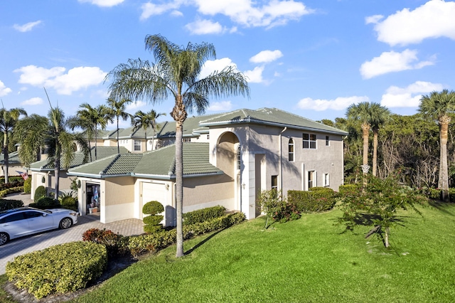 view of front of home featuring a front yard