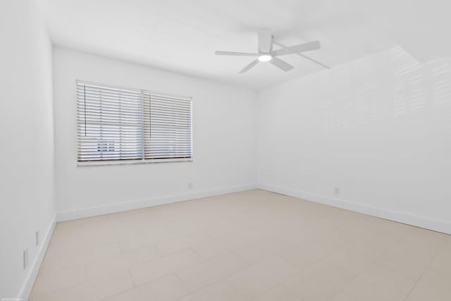 empty room with ceiling fan