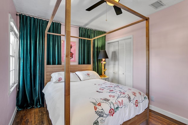 bedroom featuring a closet, dark hardwood / wood-style floors, and ceiling fan