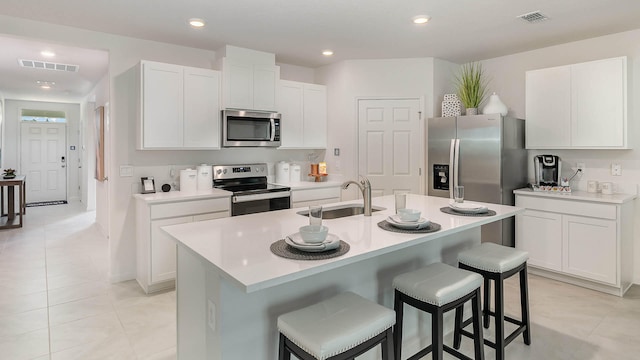 4601 SW Savona Blvd, Port Saint Lucie, FL 34953 - kitchen featuring a sink, visible vents, appliances with stainless steel finishes, and a kitchen breakfast bar
