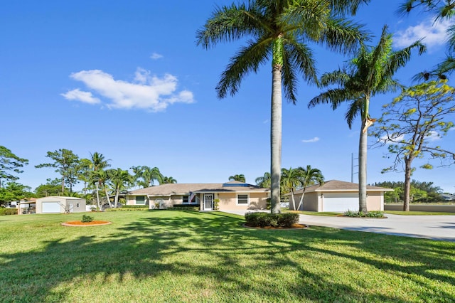 view of front of home featuring a front yard