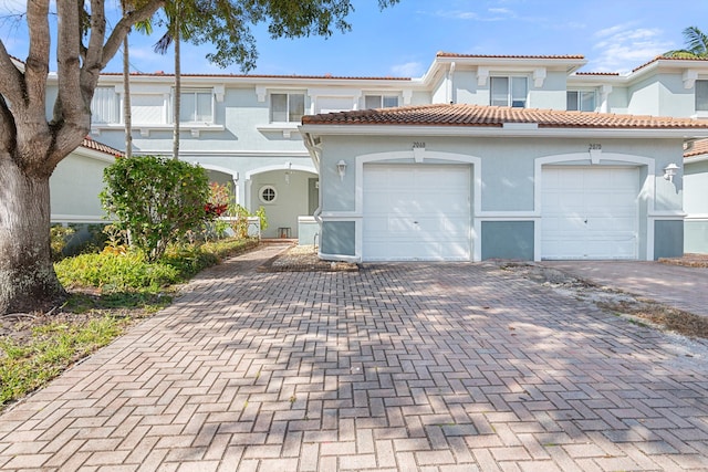 view of front of property featuring a garage