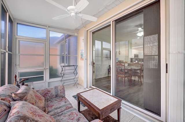 sunroom featuring a ceiling fan