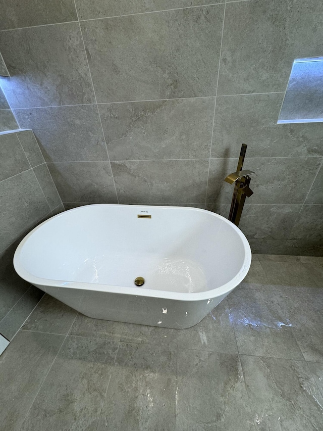 bathroom featuring a tub