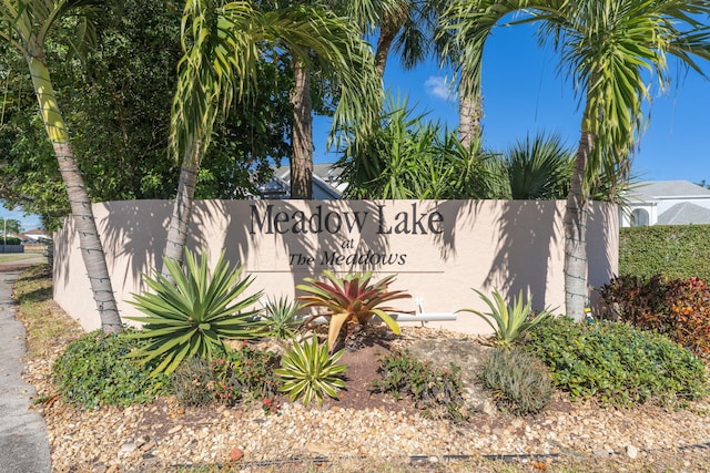 view of community / neighborhood sign