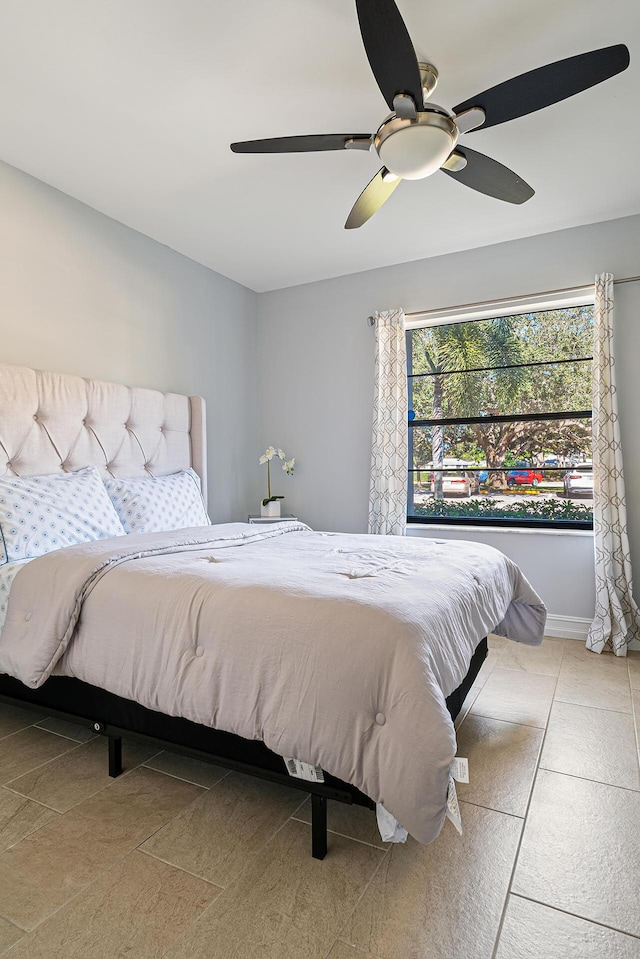 bedroom with ceiling fan