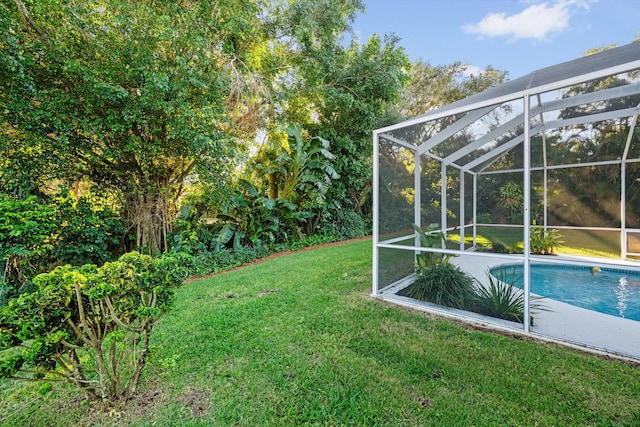 view of yard featuring a lanai