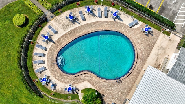 view of swimming pool