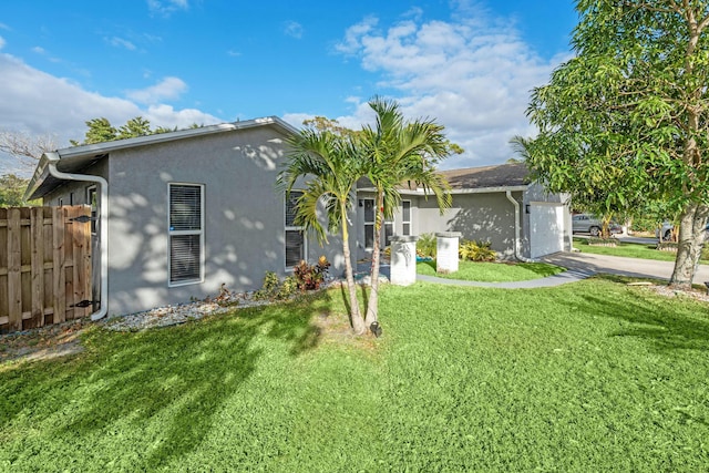 view of front of house featuring a garage and a front yard