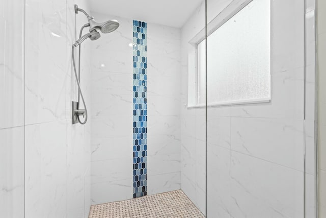 bathroom featuring tiled shower