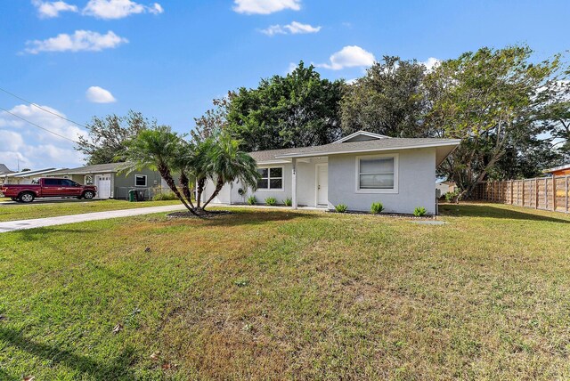 ranch-style house featuring a front lawn