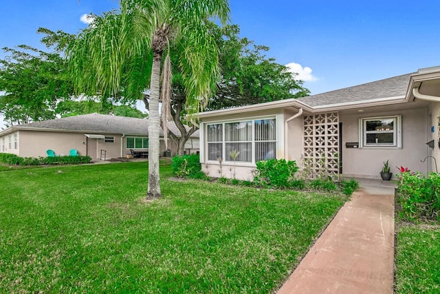 view of front of property with a front yard