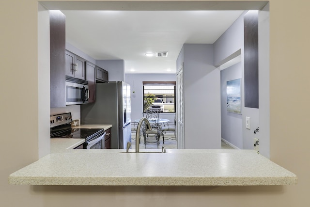 kitchen featuring sink, kitchen peninsula, and stainless steel appliances