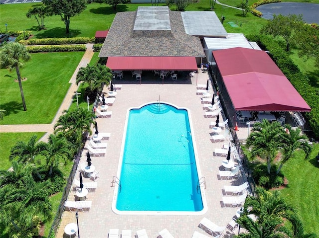 view of swimming pool