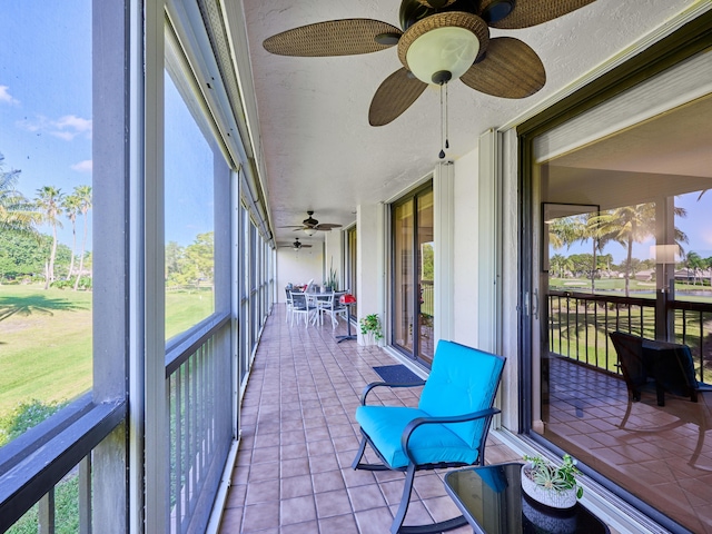 sunroom featuring ceiling fan