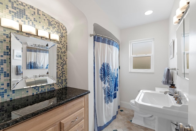 bathroom with sink and backsplash