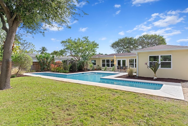 view of swimming pool featuring a lawn