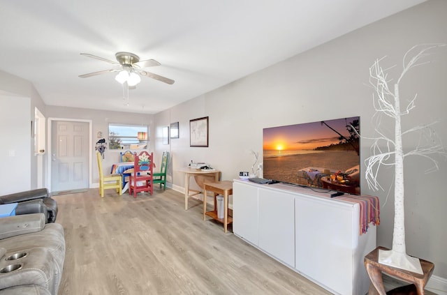 living room featuring light hardwood / wood-style floors and ceiling fan