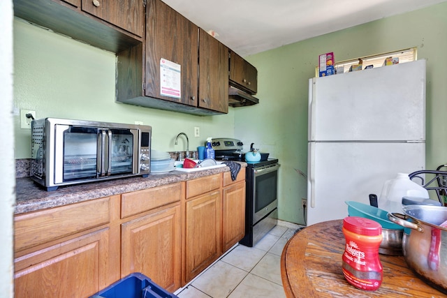 kitchen with appliances with stainless steel finishes and light tile patterned floors