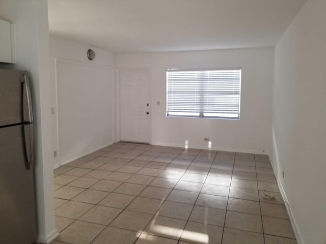 spare room featuring light tile patterned flooring