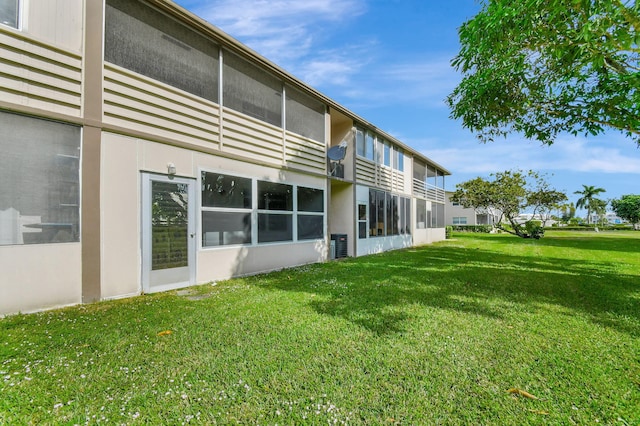 exterior space featuring a lawn