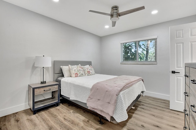 bedroom featuring light wood finished floors, recessed lighting, a ceiling fan, and baseboards